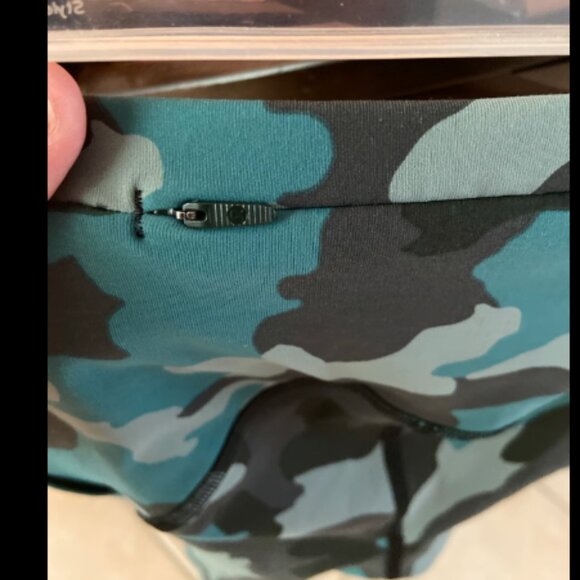 LULULEMON Leggings Size XS 0-2 Teal Blue Camouflage w/ Back Zipper - Picture 4 of 4